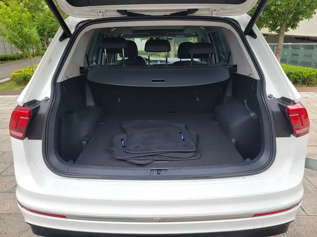 Volkswagen Tiguan L 2021 — фото 24