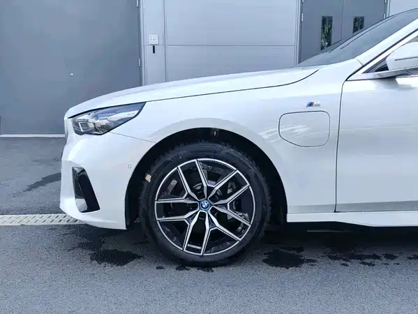 BMW i5 2026