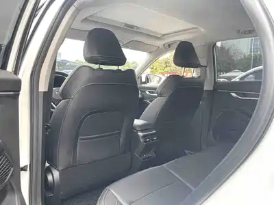 Geely Emgrand 2024