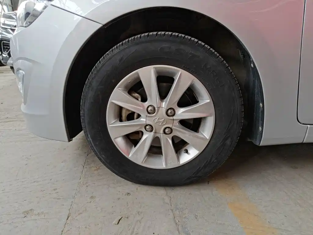 Hyundai Verna 2015 — фото 23
