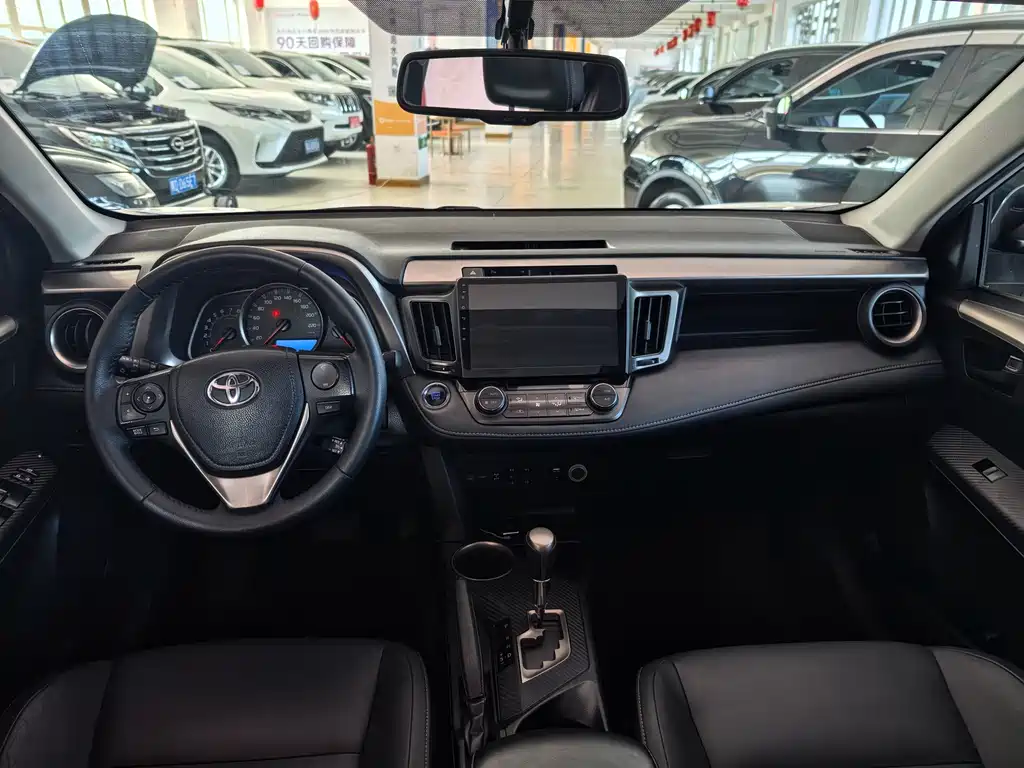 Toyota RAV4 2015 — фото 9