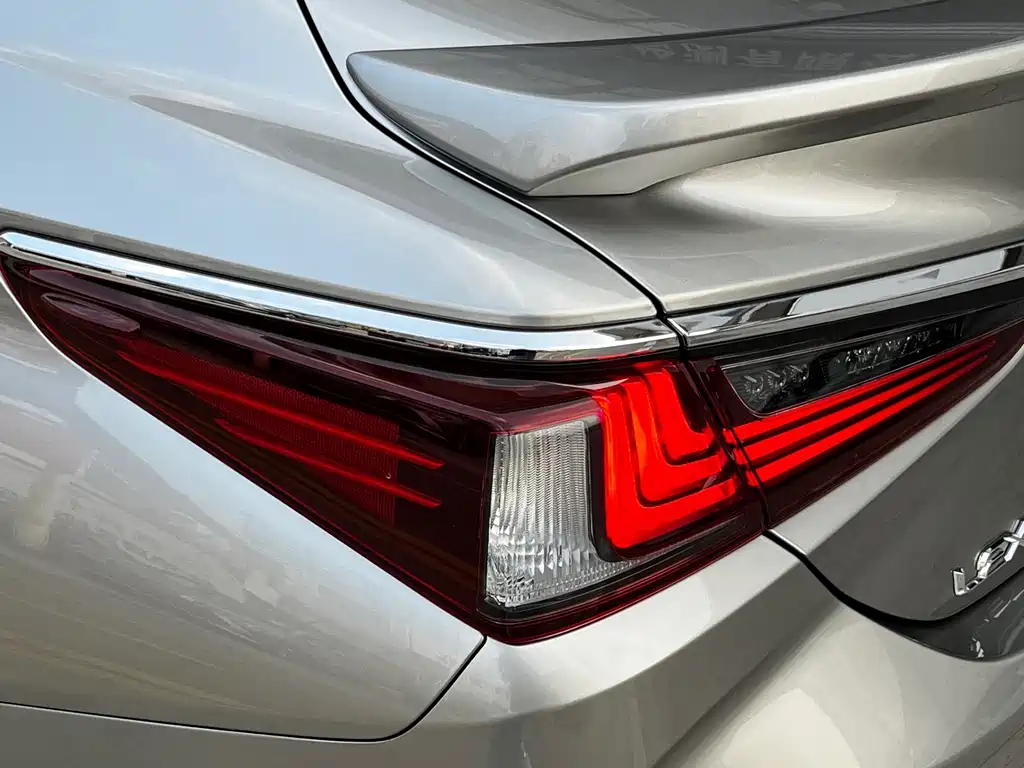 Lexus ES 2023 — фото 10