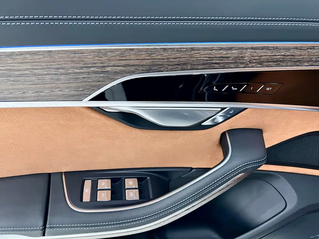 Audi A8 2025 — фото 23