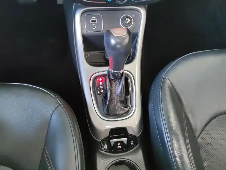 Jeep Compass 2018 — фото 16