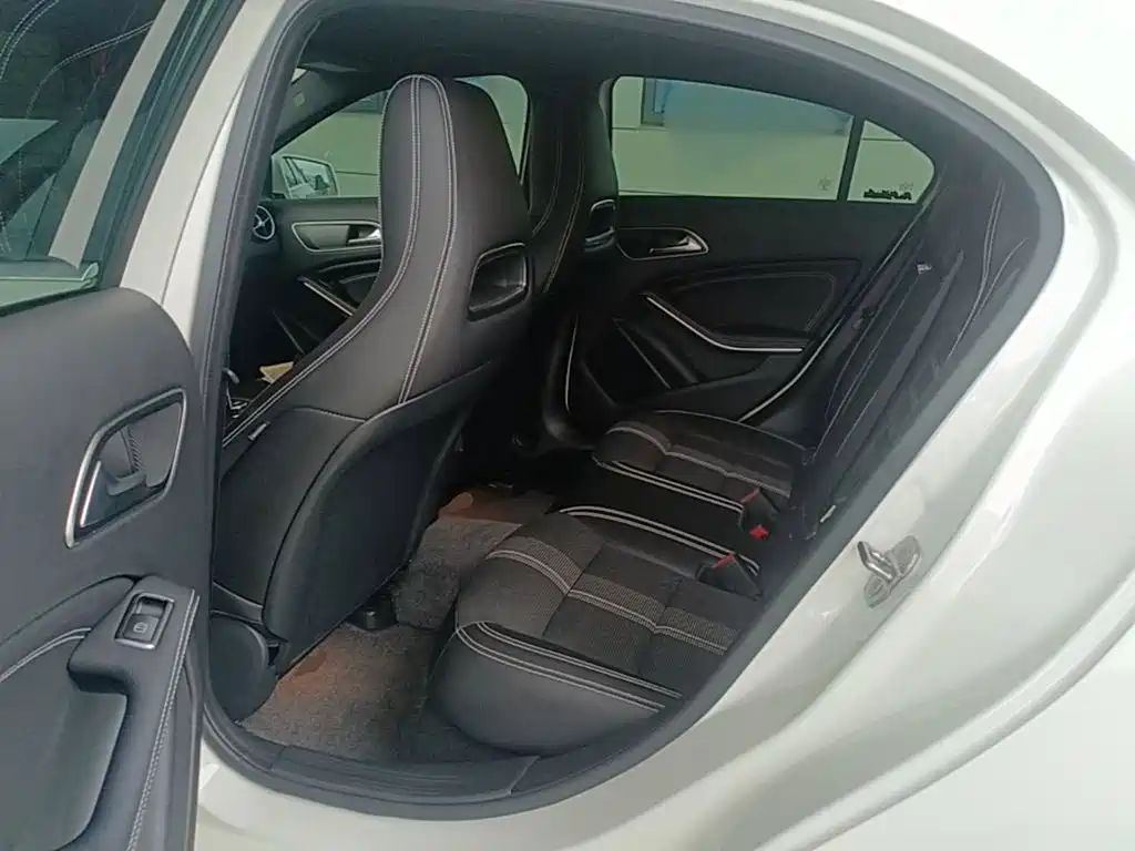 Mercedes-Benz A-Class 2018 — фото 17