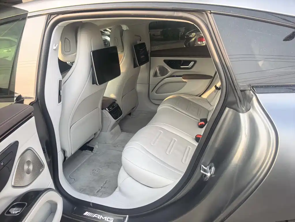Mercedes-Benz EQS AMG 2024 — фото 11