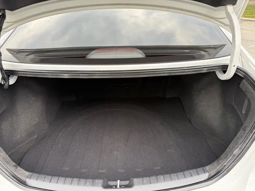 Hyundai Elantra 2019 — фото 15