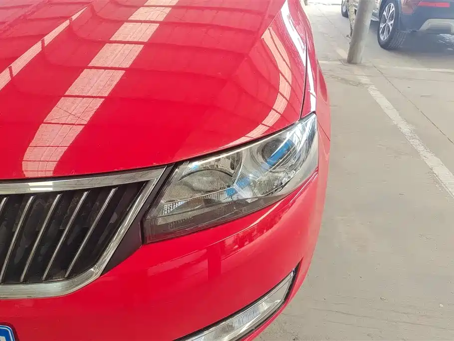 Skoda Rapid Spaceback 2014 — фото 5