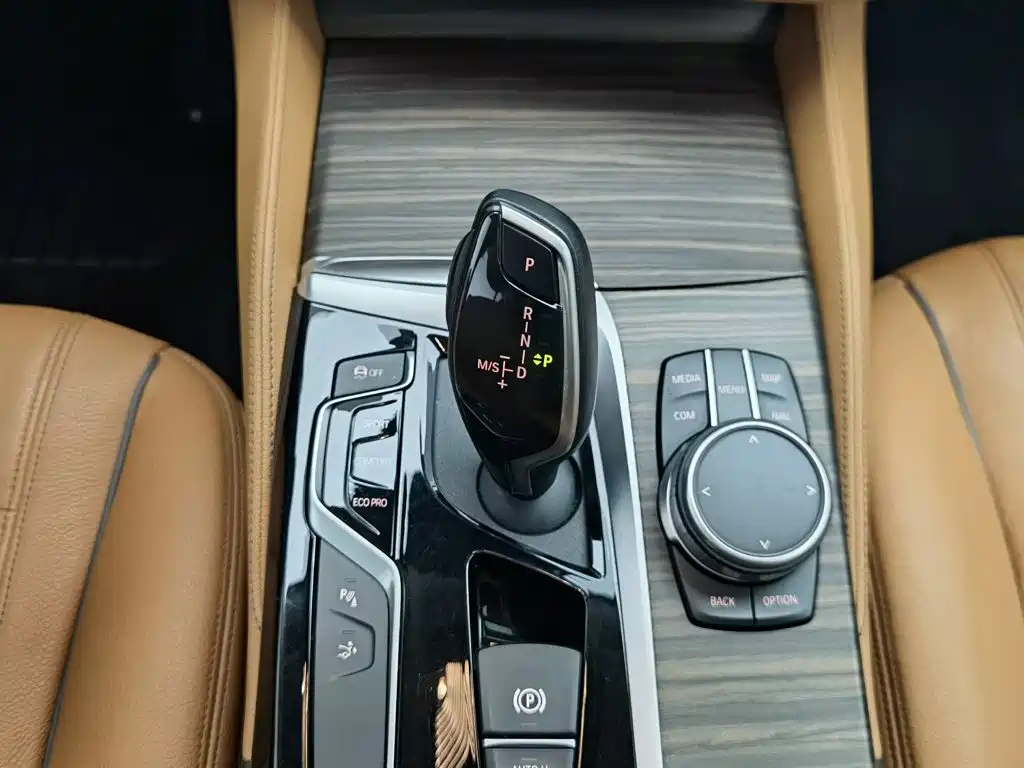 BMW 6 Series GT 2019 — фото 13