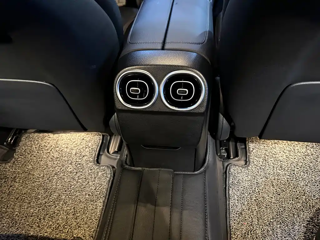 Mercedes-Benz C-Class 2022 — фото 8