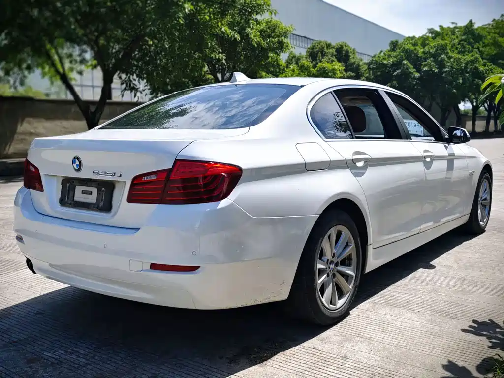 BMW 5 Series 2016 — фото 11