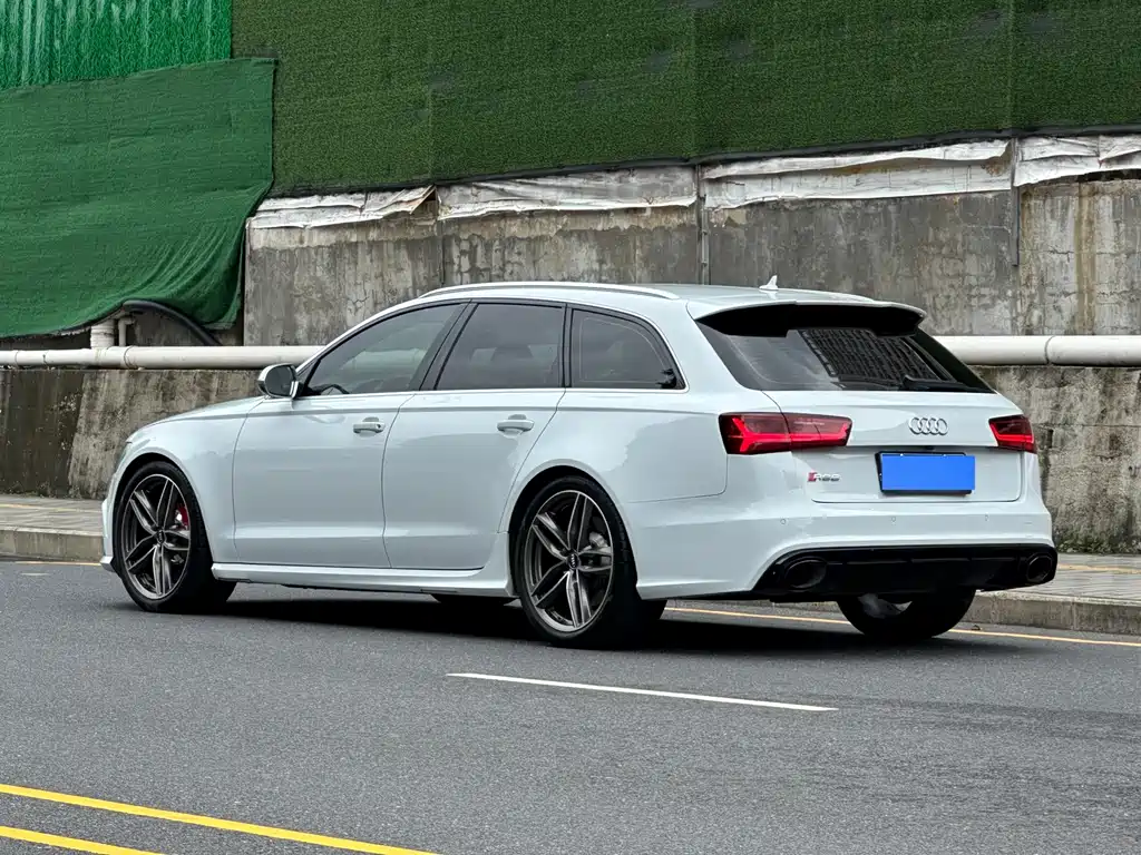 Audi RS 6 2017 — фото 18