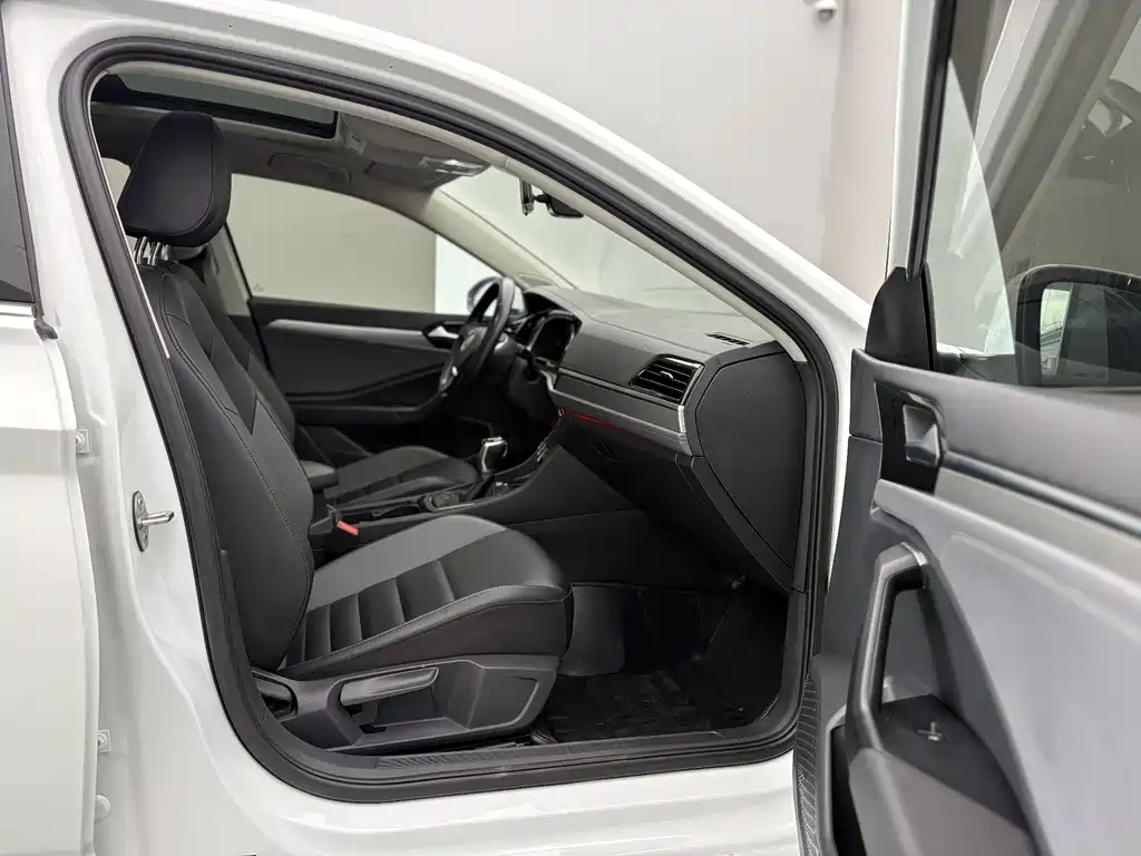 Volkswagen Sagitar 2021