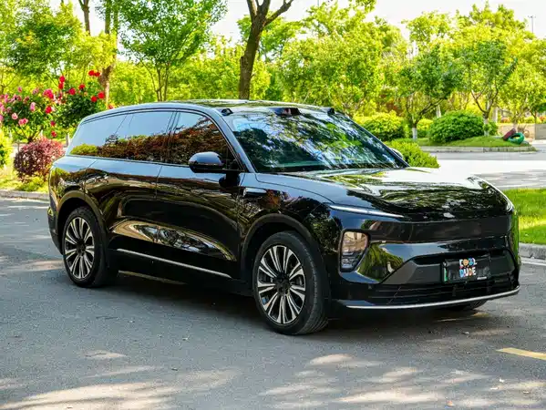NIO ES8 2024