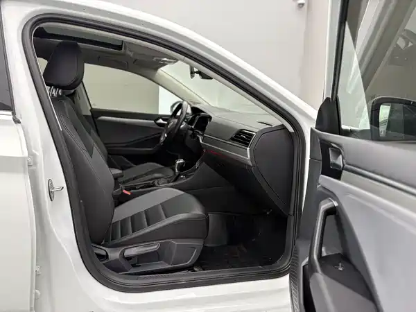 Volkswagen Sagitar 2021