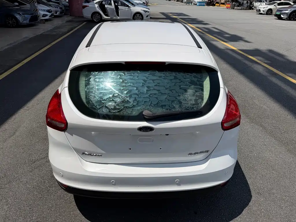 Ford Focus 2015 — фото 10