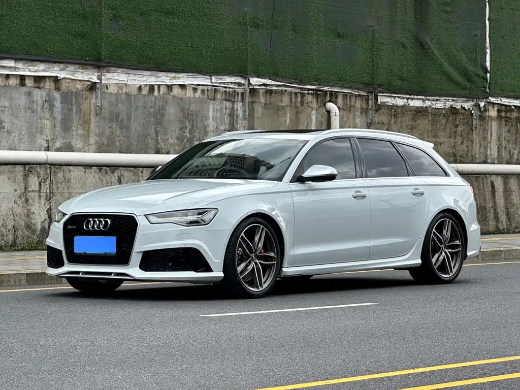 Audi RS 6 2017 — фото 1