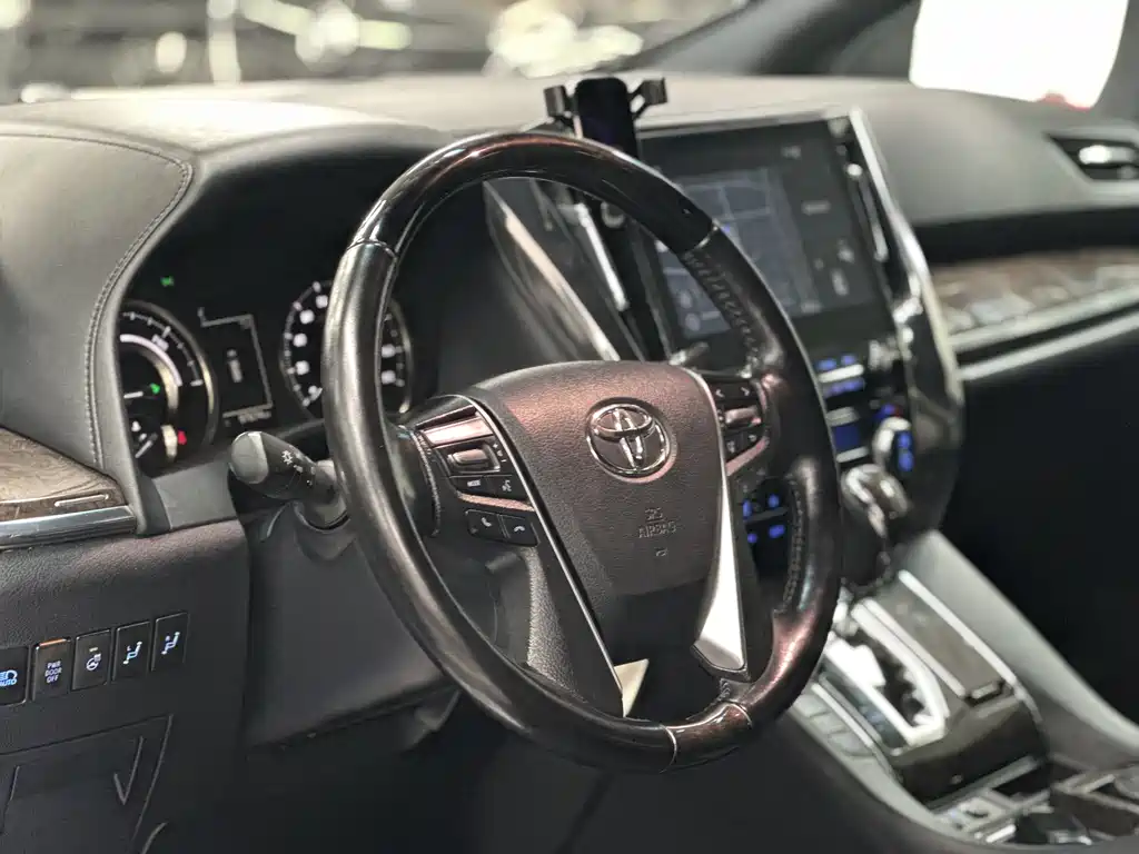 Toyota Alphard 2021 — фото 12