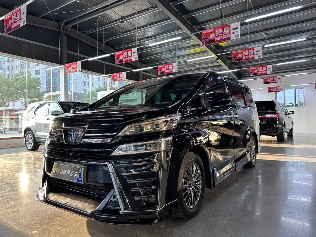 Toyota Vellfire 2023 — фото 1