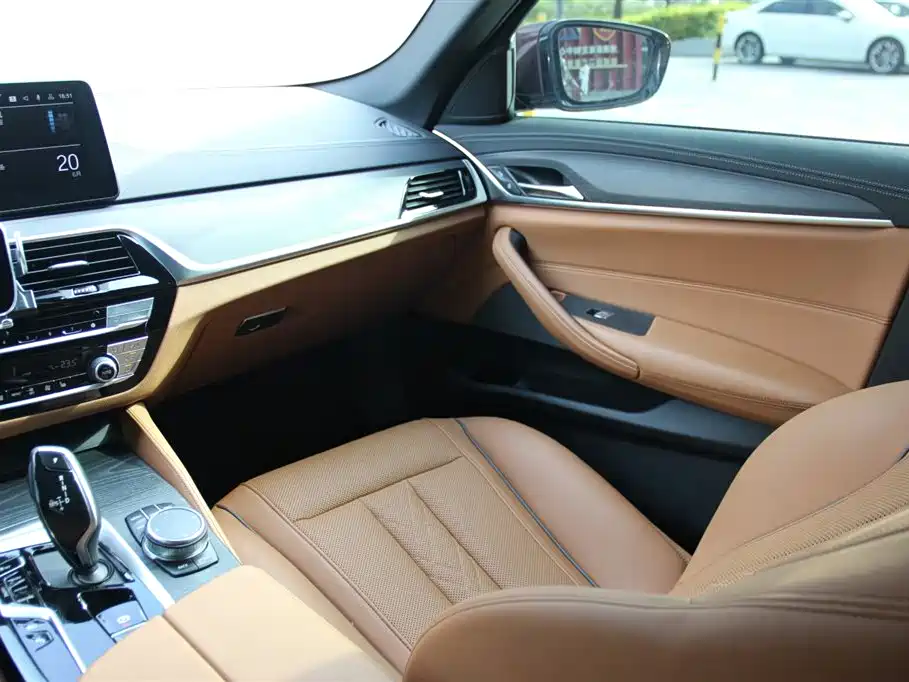 BMW 5 Series New Energy 2023 — фото 14