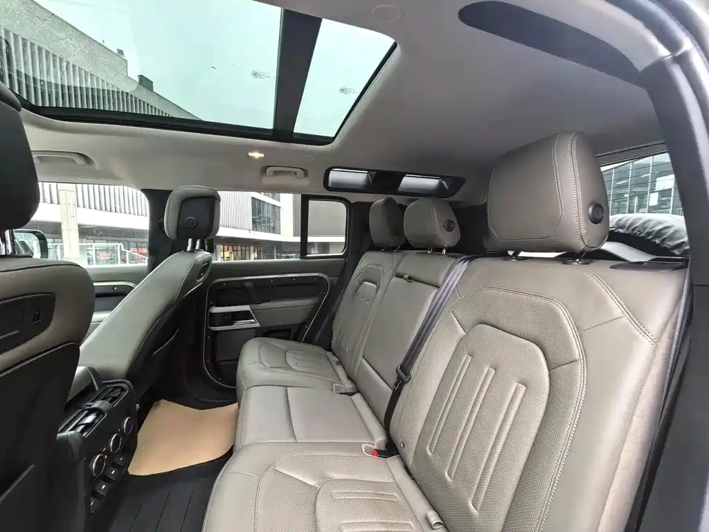 Land Rover Defender 2021 — фото 15