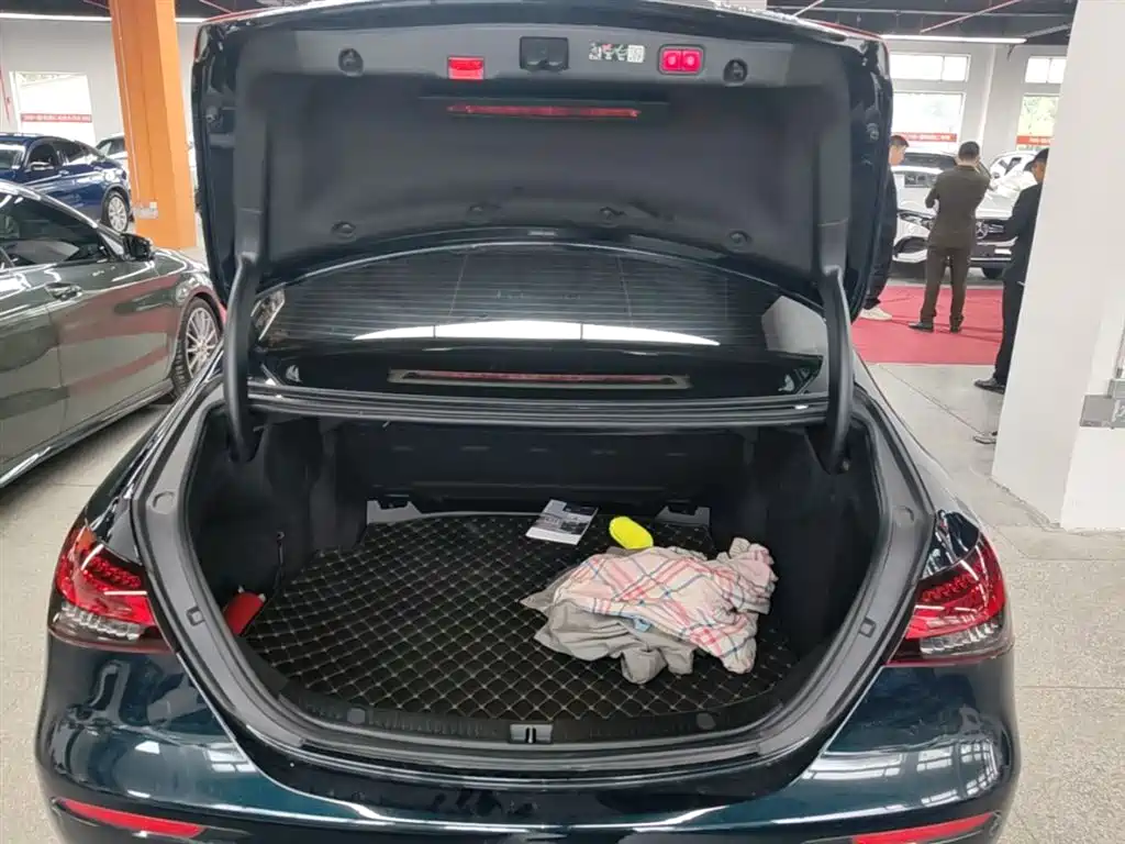 Mercedes-Benz E-Class 2023 — фото 19