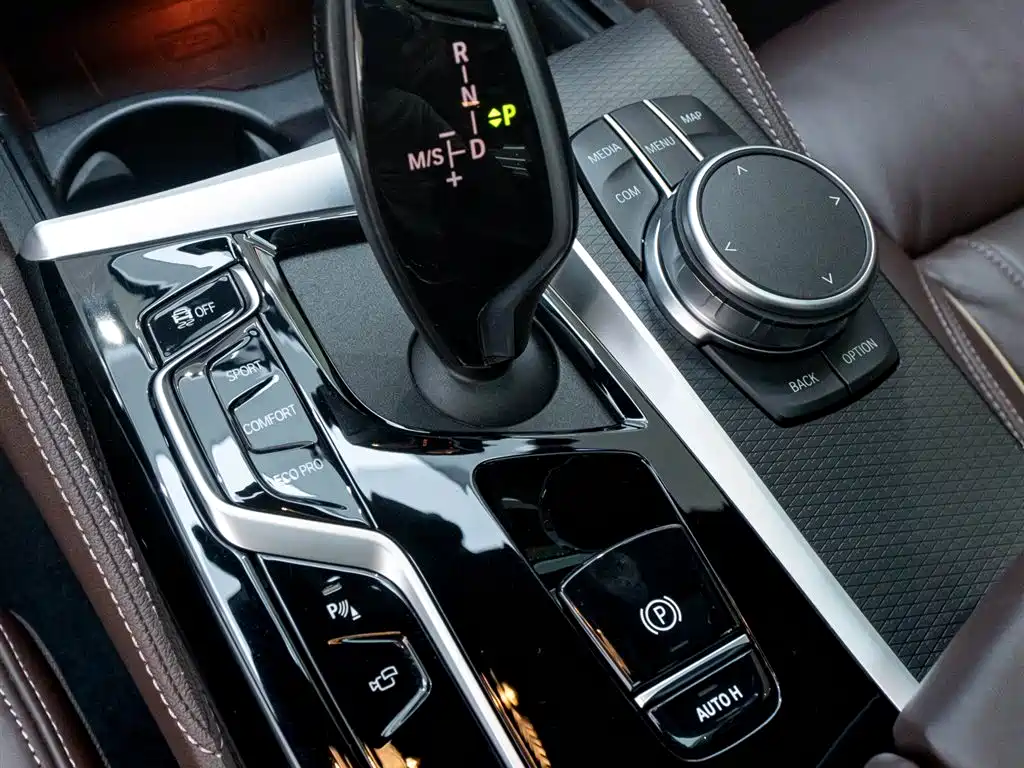 BMW 5 Series 2022 — фото 18