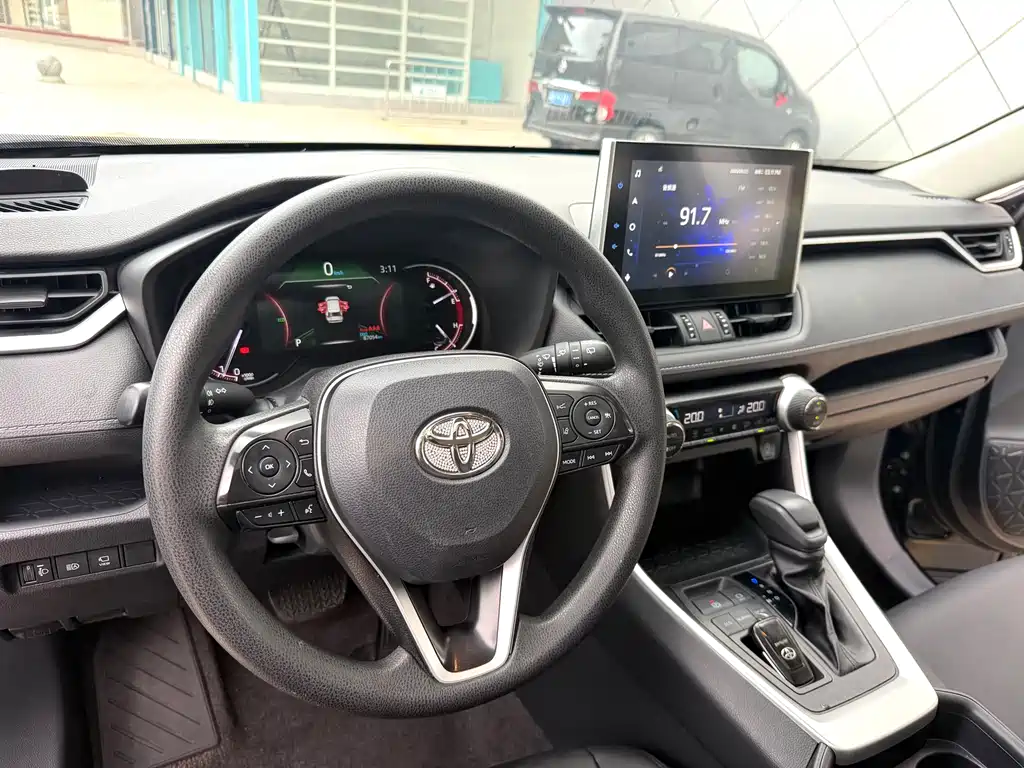 Toyota RAV4 2022 — фото 9