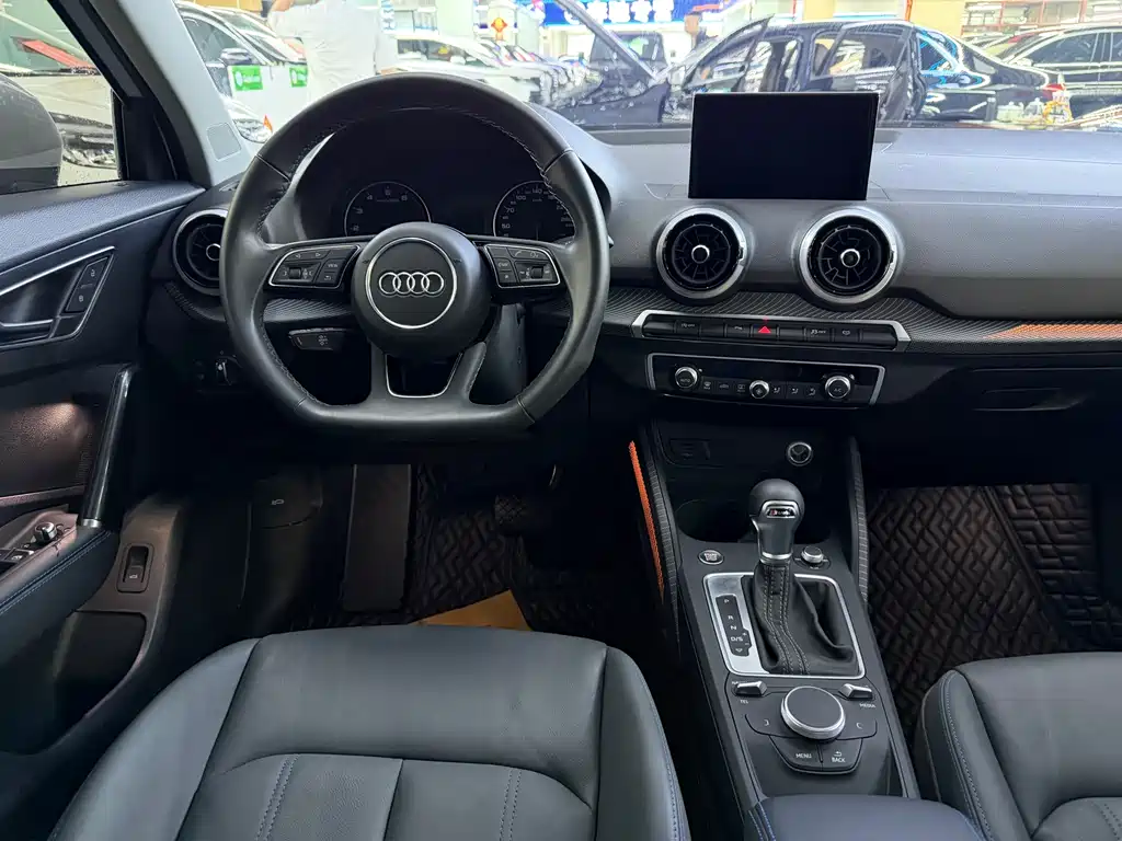 Audi Q2L 2023 — фото 10