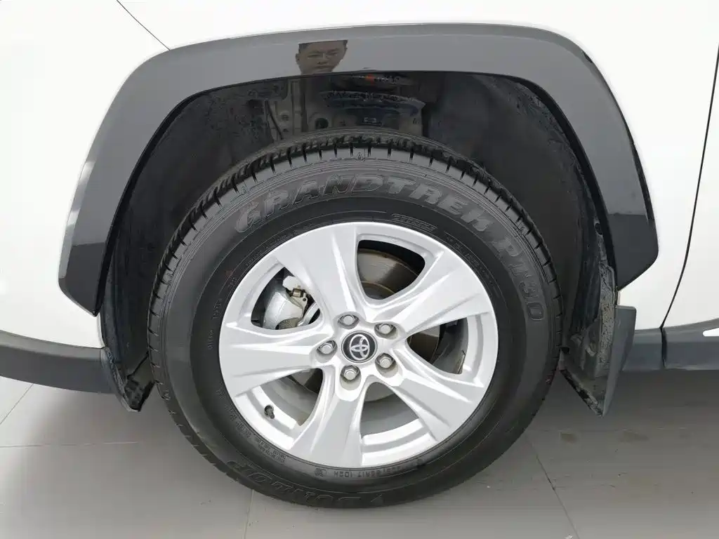 Toyota RAV4 2024 — фото 17