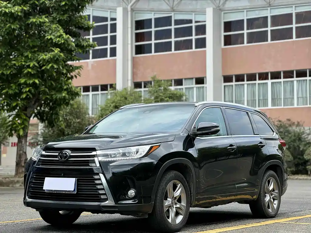 Toyota Highlander 2021 — фото 1