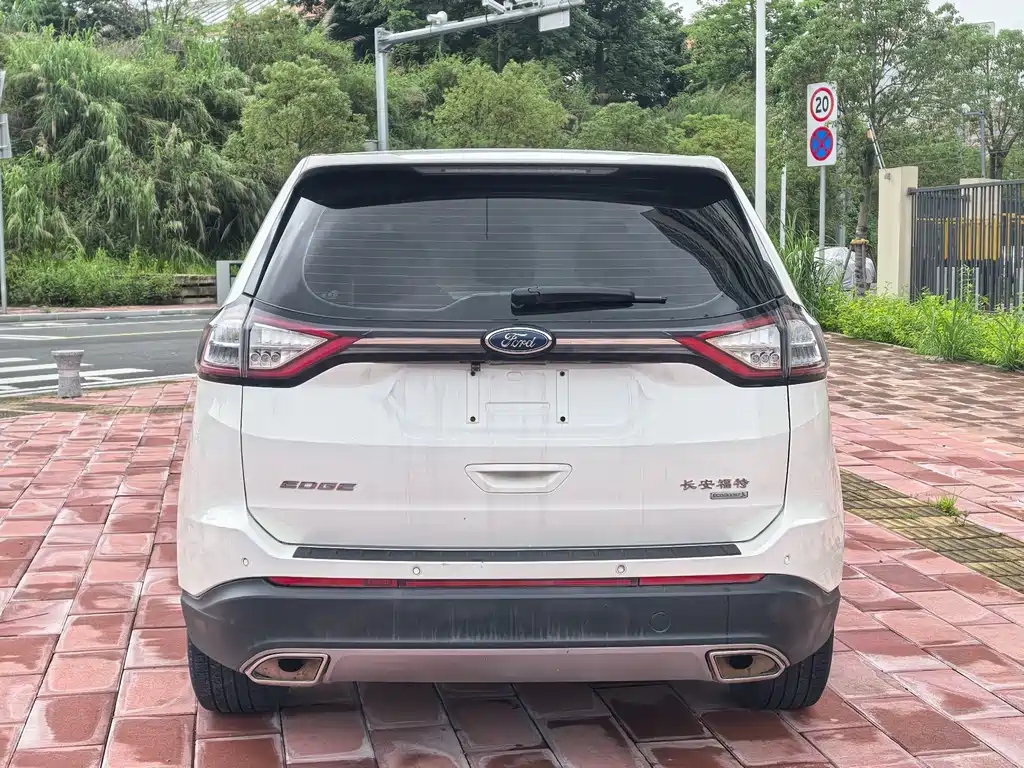 Ford Edge 2019 — фото 11