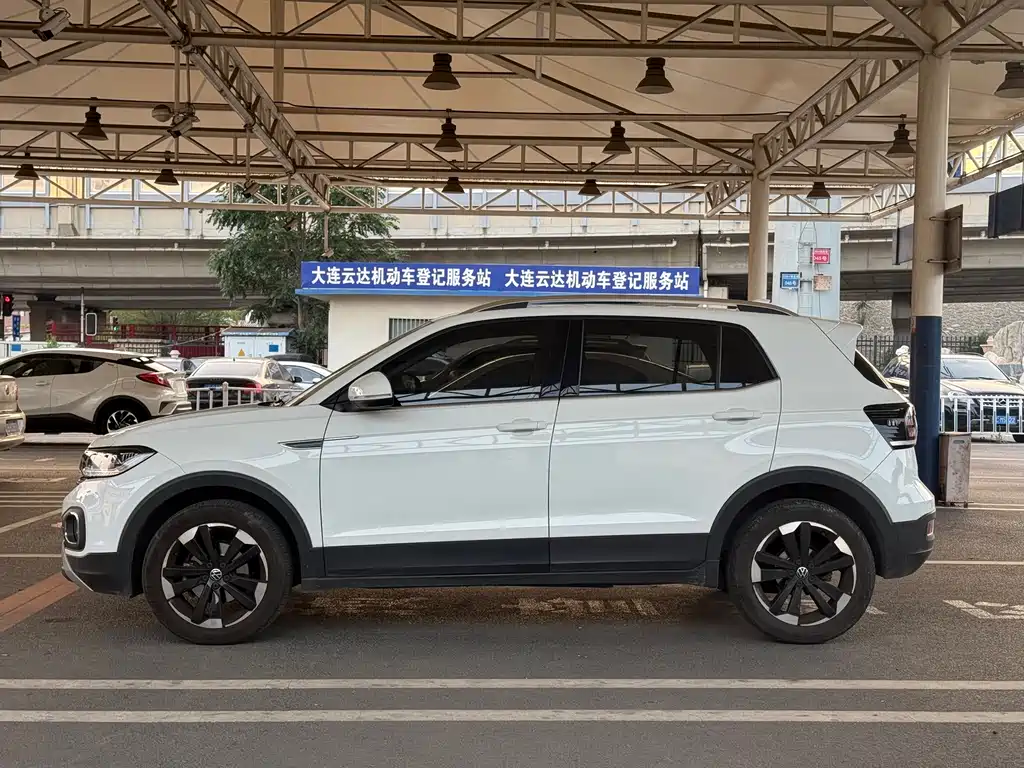 Volkswagen Explore The Shadows 2020