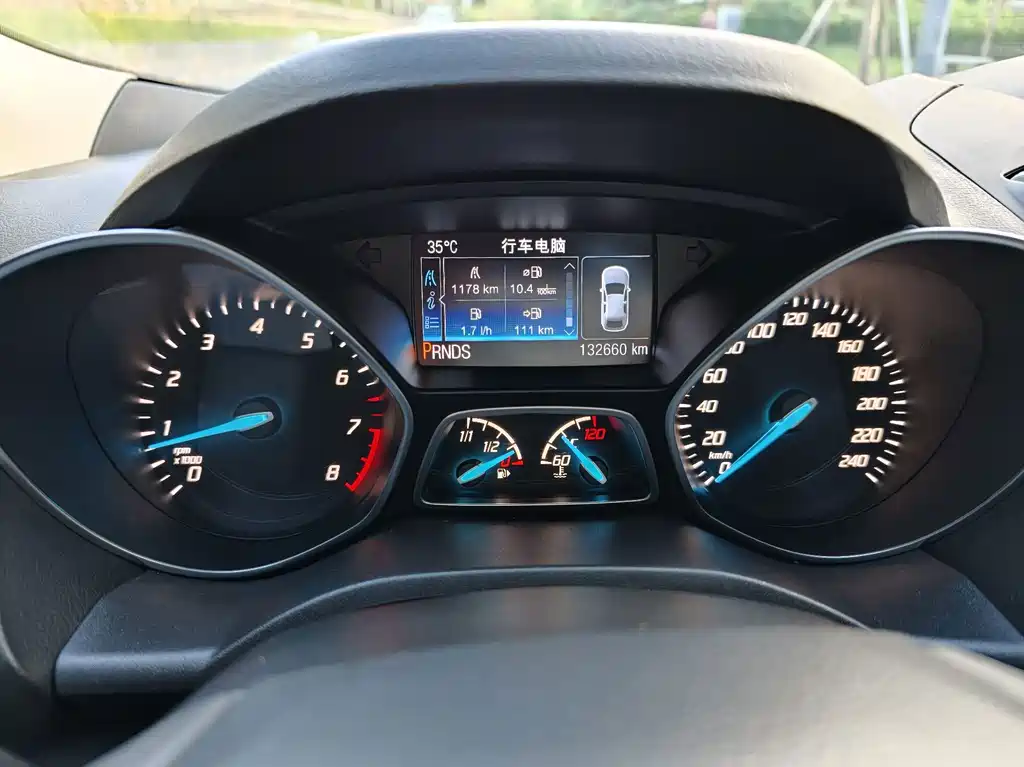 Ford Kuga 2014 — фото 10