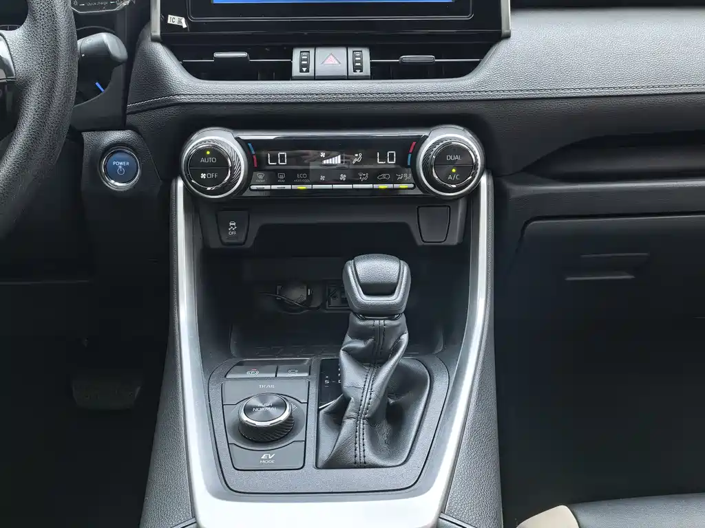 Toyota RAV4 2020 — фото 14