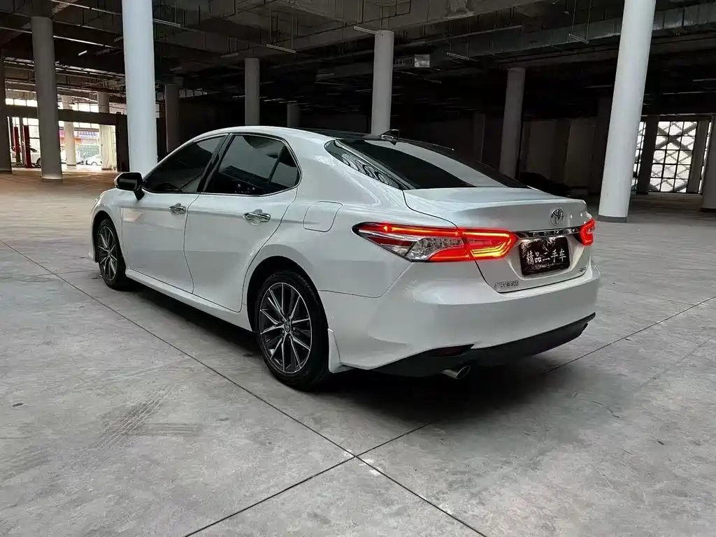 Toyota Camry 2022 — фото 7