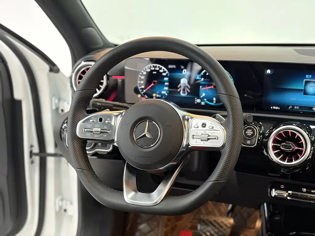Mercedes-Benz A-Class 2021 — фото 3