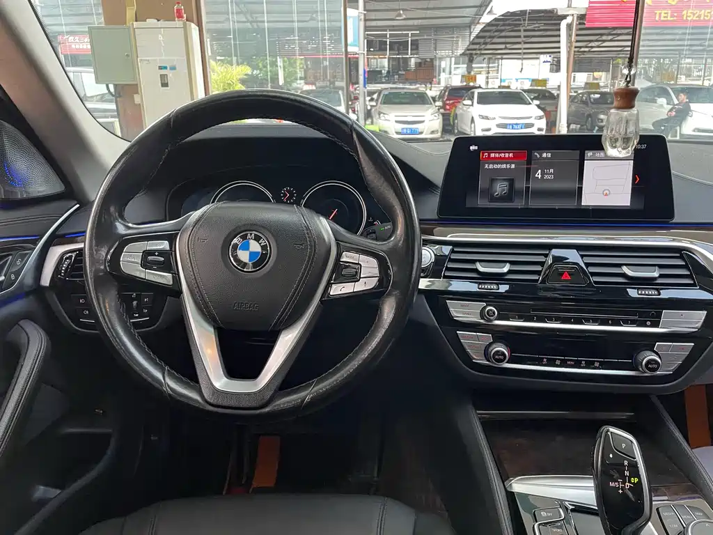 BMW 5 Series 2018 — фото 12