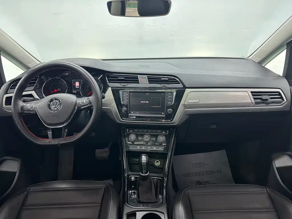 Volkswagen Touran 2018 — фото 12
