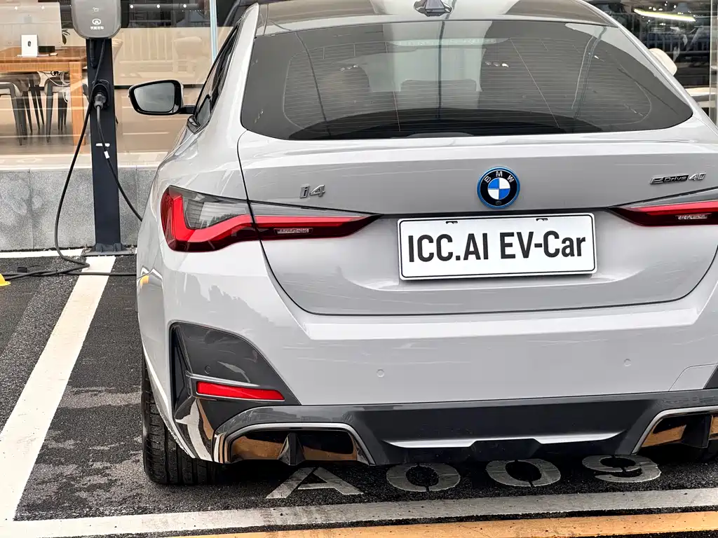 BMW i4 2025 — фото 21