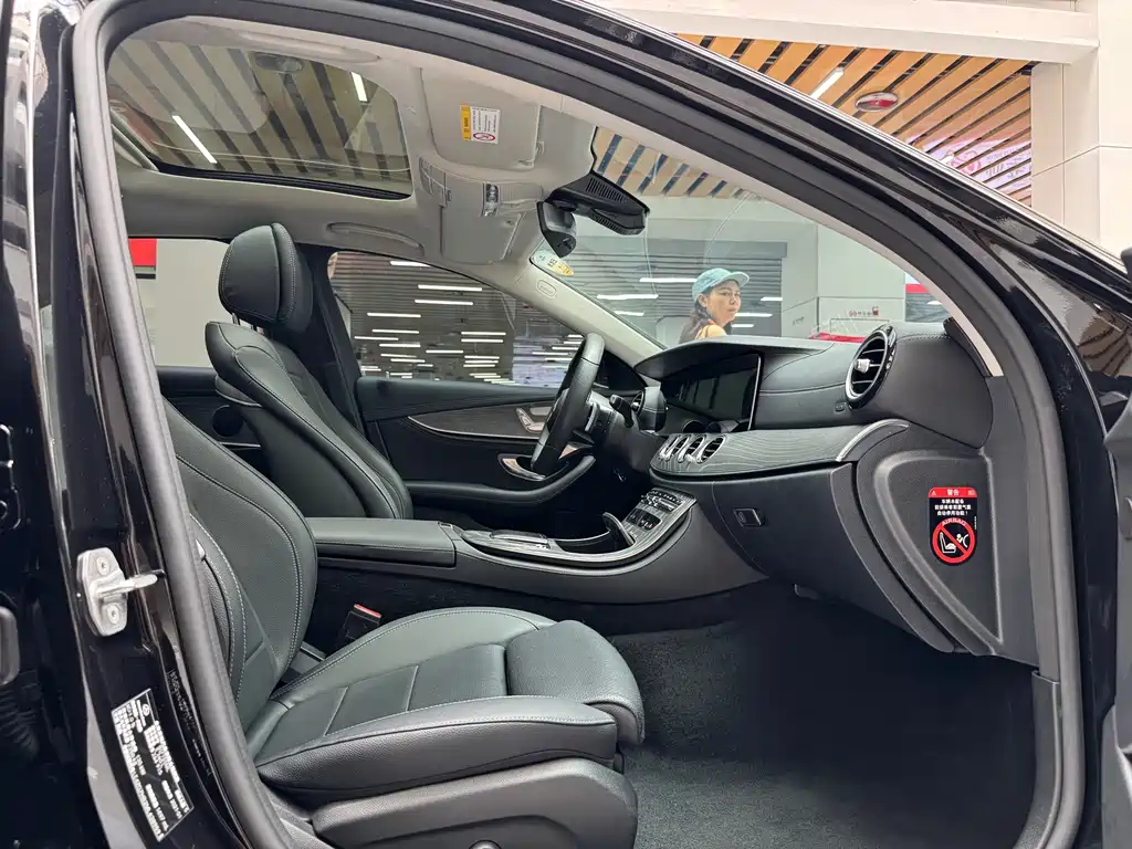 Mercedes-Benz E-Class 2021 — фото 17