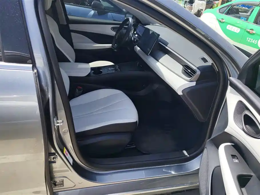 BYD Seal 05 DM-i 2025 — фото 8