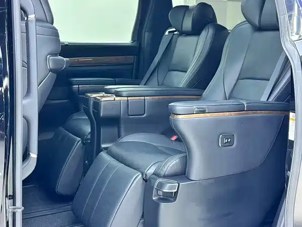 Toyota Alphard 2015