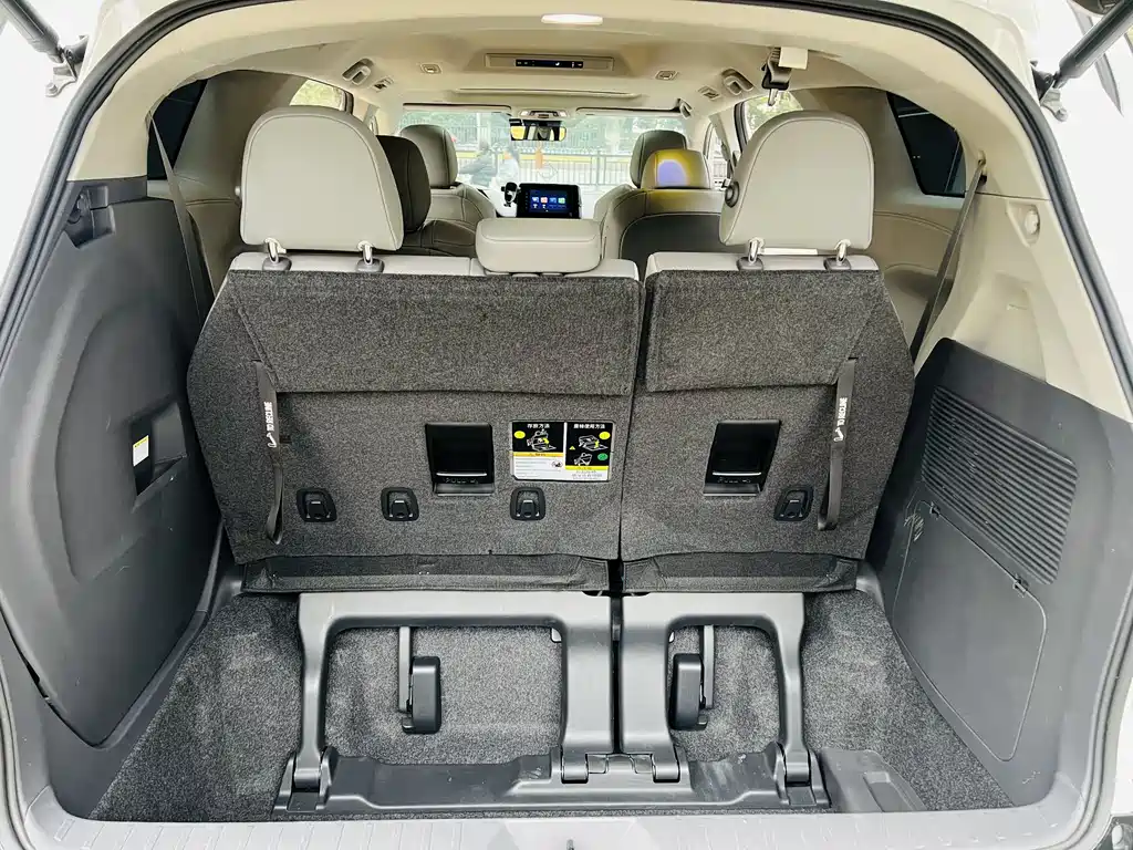 Toyota Sienna 2023 — фото 14
