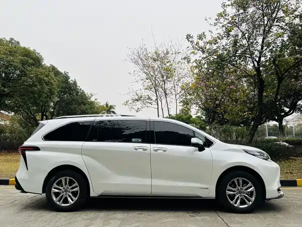 Toyota Sienna 2023