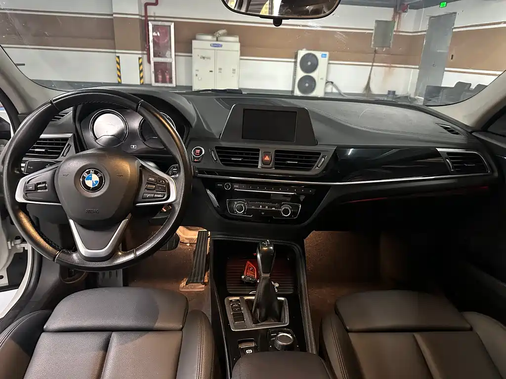 BMW 1 Series 2018 — фото 9