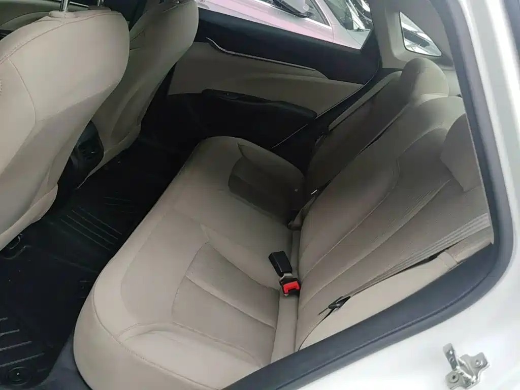 Buick Excelle 2015 — фото 17