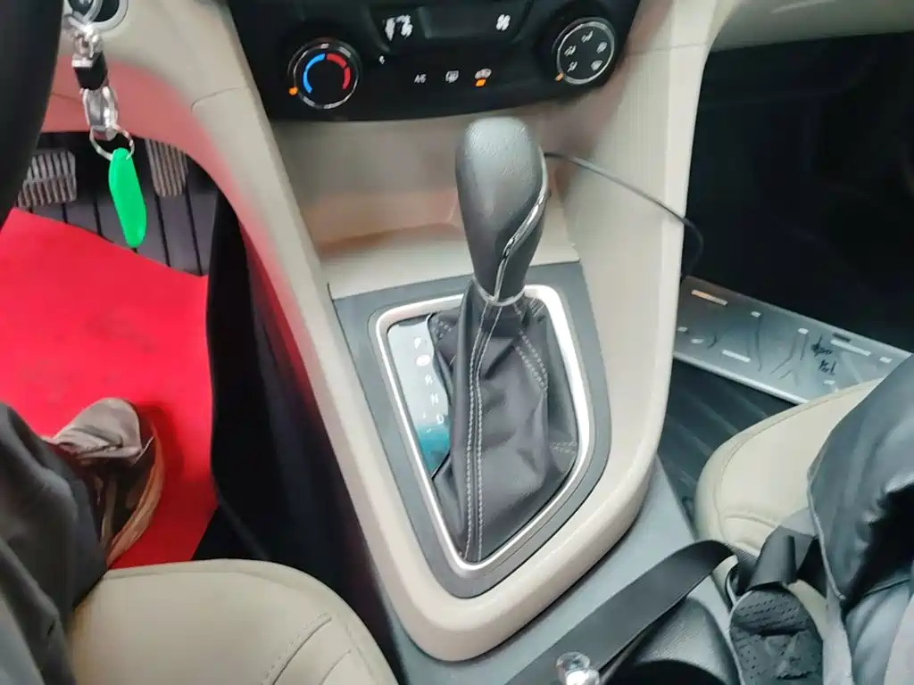 Buick Excelle 2015 — фото 14