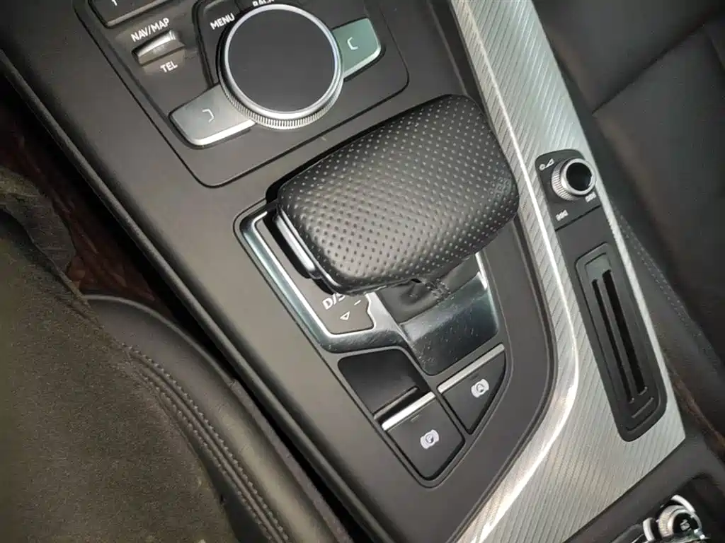 Audi A4L 2017 — фото 14