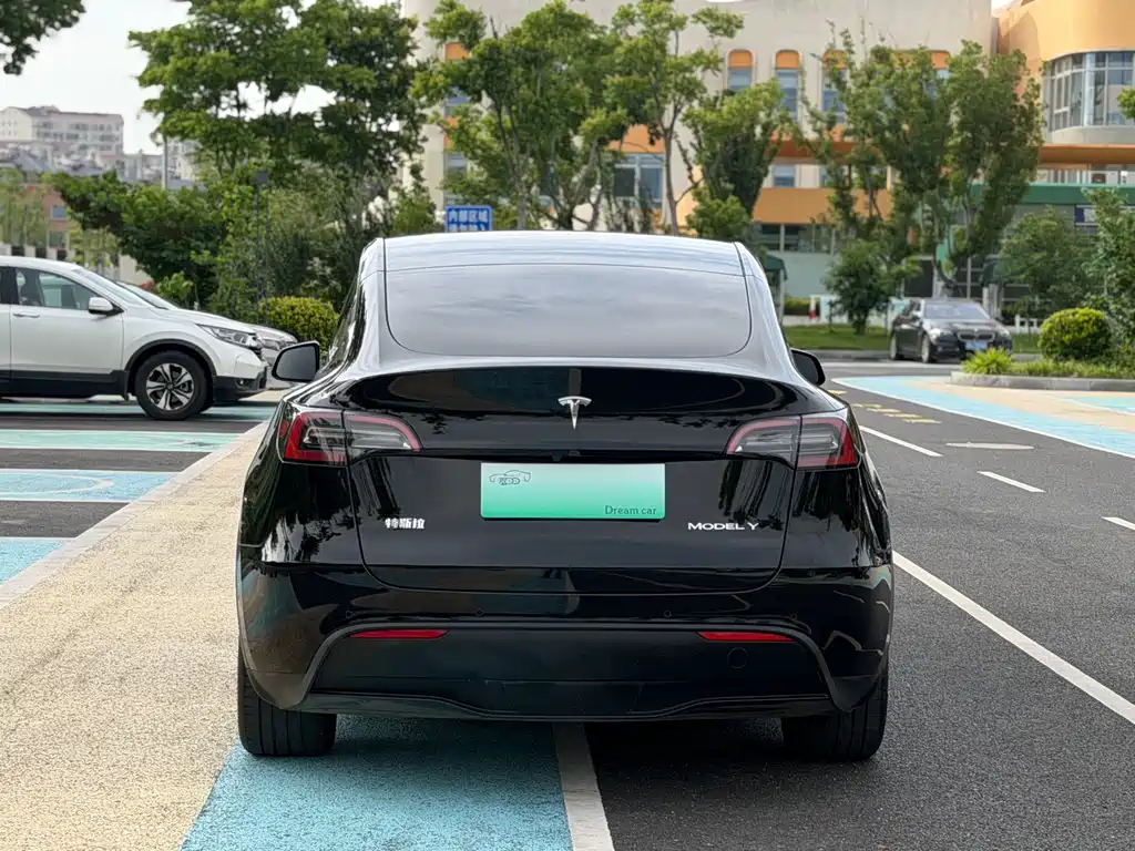 Tesla Model Y 2022 — фото 9